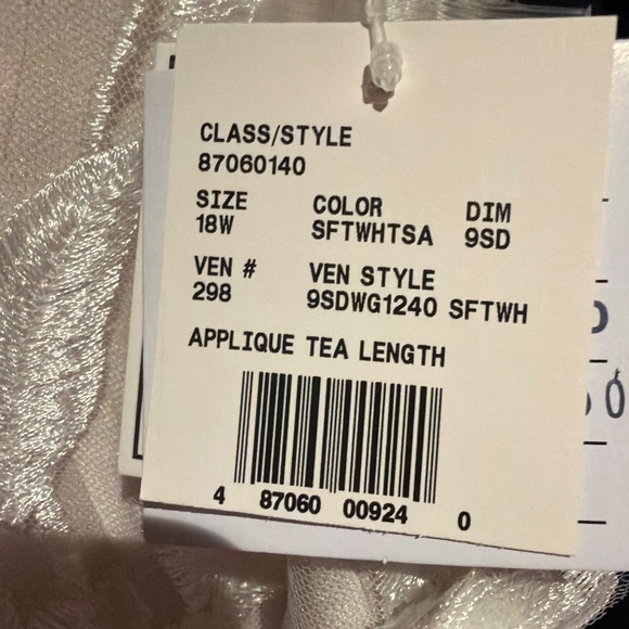 David’s bridal wedding dress - Picture 4 of 4